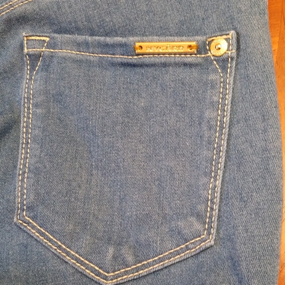 LUXE denim stretch capri embroidered flowers j bin - Picture 5 of 8